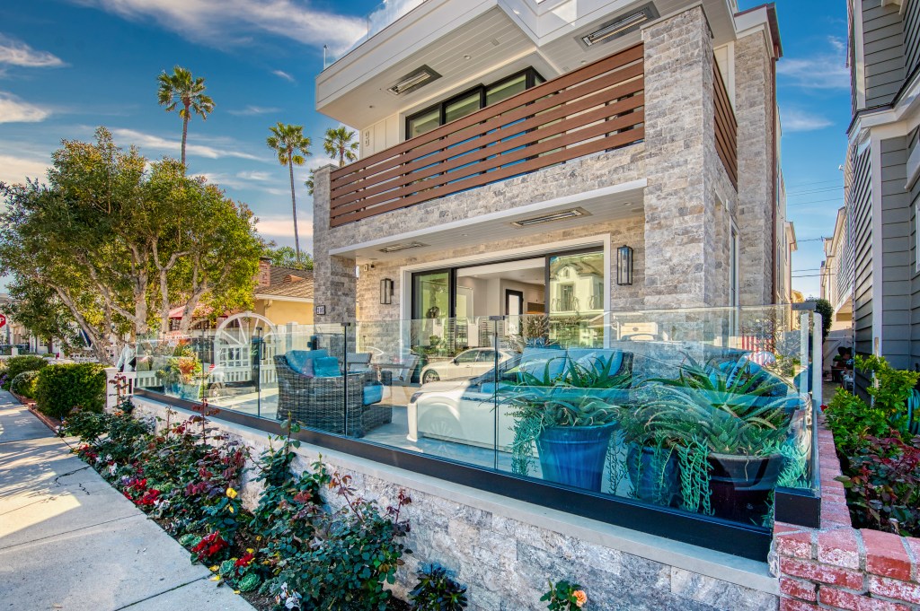 205 AMETHYST AVE- MAIN